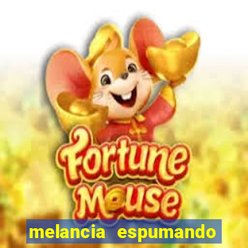 melancia espumando melancia saindo espuma